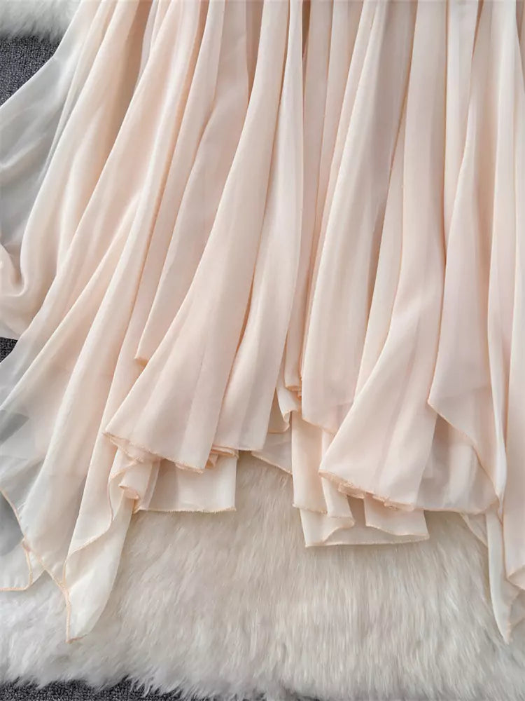 Französisches schulterfreies, asymmetrisches Chiffon-Top mit Rüschen und Puffärmeln