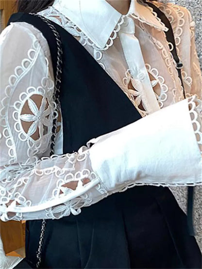 Elegante Bluse aus Spitzenmesh mit Rüschenkragen und Puffärmeln