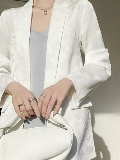Elegant Chic White Jacquard Blazer with Slimming Effect and Oriental Flair