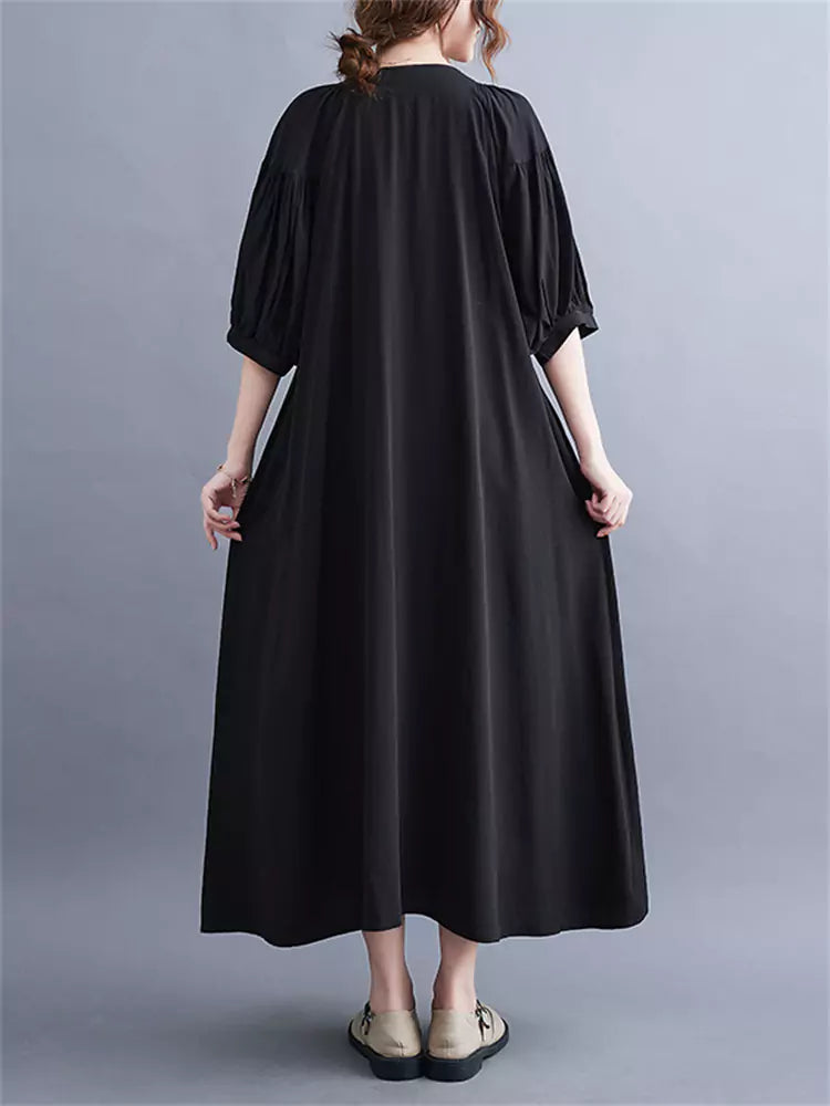Schwarzes, locker geschnittenes Maxikleid im Ethno-Stil mit Stickereien und Bindedetails