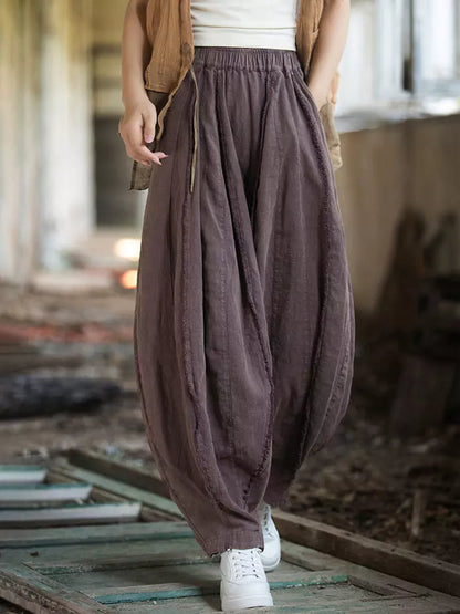 Pantalones vintage de tiro alto y pernera ancha tipo farol: corte holgado de ramio lavado con bajo sin rematar y silueta fluida.