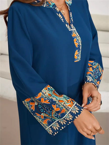 Elegantes langes Maxikleid mit V-Ausschnitt, Patchwork-Print und 3/4-Ärmeln