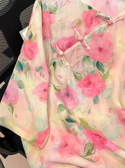 Neue sommerliche Bluse im chinesischen Stil aus rosa Ramie mit Blumenmuster, asymmetrischen Froschknöpfen und 3/4-Ärmeln
