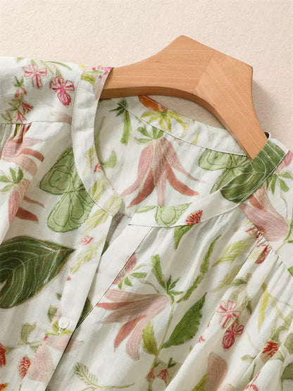 Leichte Sommerbluse aus Ramie in Übergröße mit Blumenmuster, Rundhalsausschnitt und halblangen Ärmeln