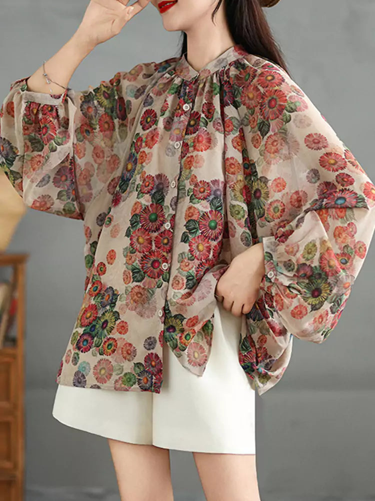 Leichte, langärmlige Bluse im Vintage-Stil mit Blumenmuster und Print.
