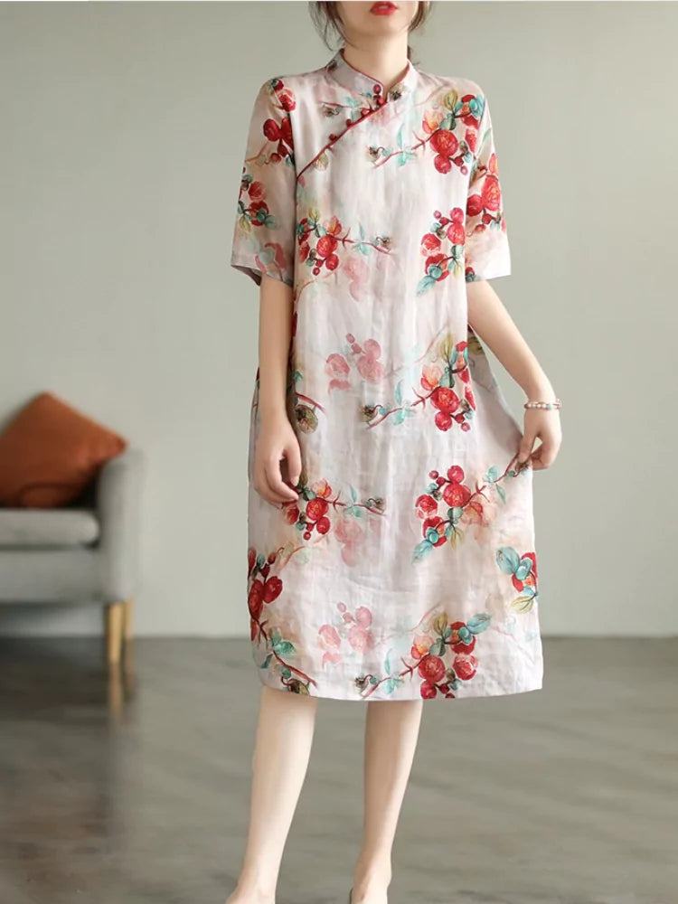 Elegante cheongsam holgado de lino y algodón con estampado floral, cuello alto y botones de rana.