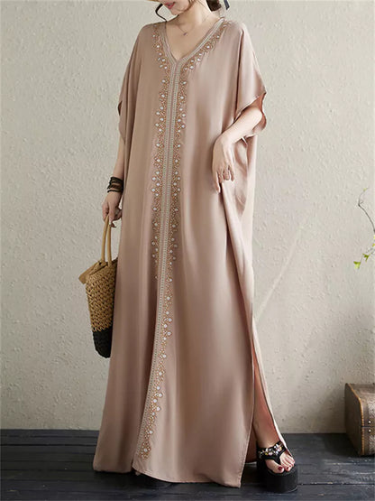 Große Größe, aufwendig besticktes Maxikleid aus Viskose mit V-Ausschnitt und kurzen Ärmeln im Urlaubsstil