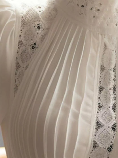 Elegante weiße Bluse mit Puffärmeln für Damen – Schickes Oberteil mit hohem Kragen und raffiniertem Stil
