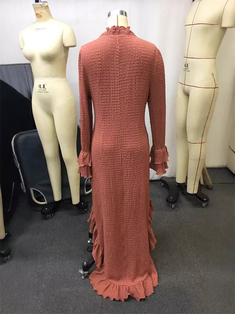 Vintage Maxikleid mit V-Ausschnitt, langen Ärmeln und Rüschensaum