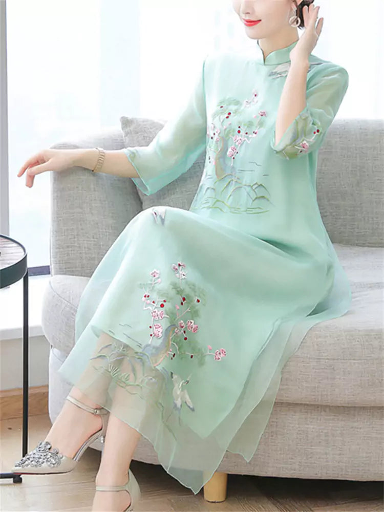 Elegant Modern Cheongsam-Inspired Long Dress with Floral Stitching