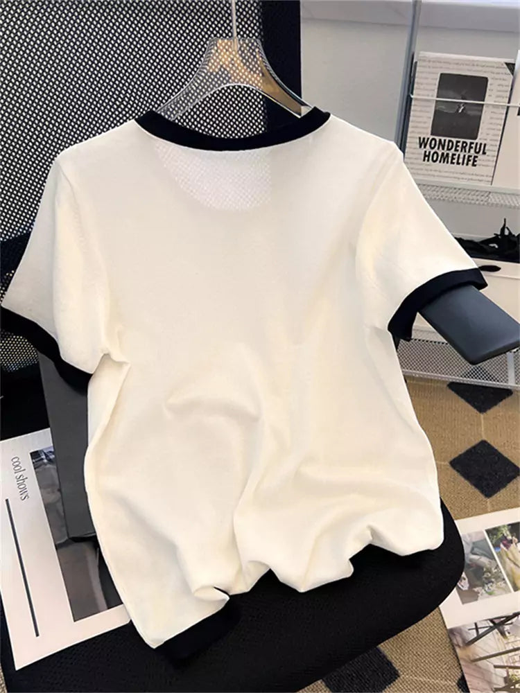 Camiseta elegante de manga corta con ribete en contraste floral 3D para mujer