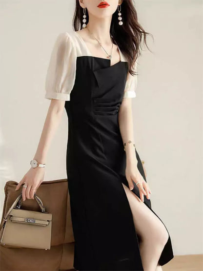 Französisches farbblockbesetztes, figurbetontes Chiffon-Midikleid mit Schlitz und kurzen Ärmeln