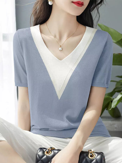 Sommerliches, farblich abgesetztes Stricktop mit V-Ausschnitt und kurzen Ärmeln