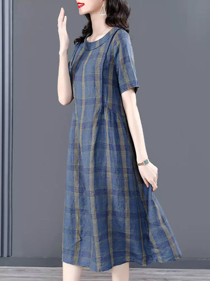 Elegantes kariertes Midikleid mit kurzen Ärmeln in großen Größen für Damen