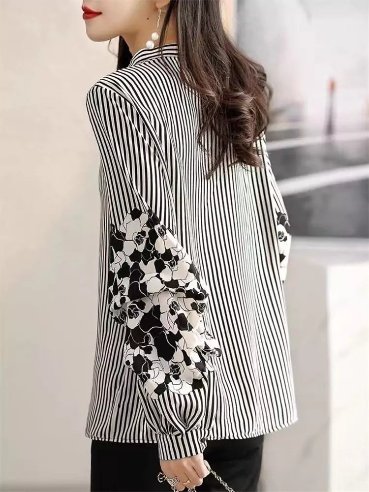 Blusa de gasa a rayas con mangas farol y diseño estampado para mujer