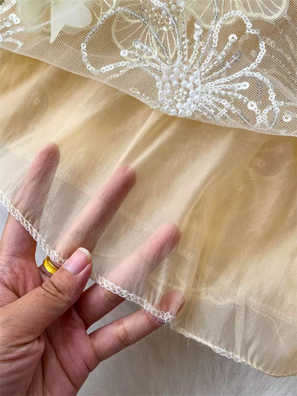 Transparente, perlenbesetzte Paillettenbluse im französischen Hofstil mit 3D-Blumenapplikationen für Damen