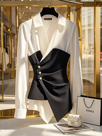 Elegantes, weiß-schwarzes Colorblock-Hemd mit Raffungen für Damen