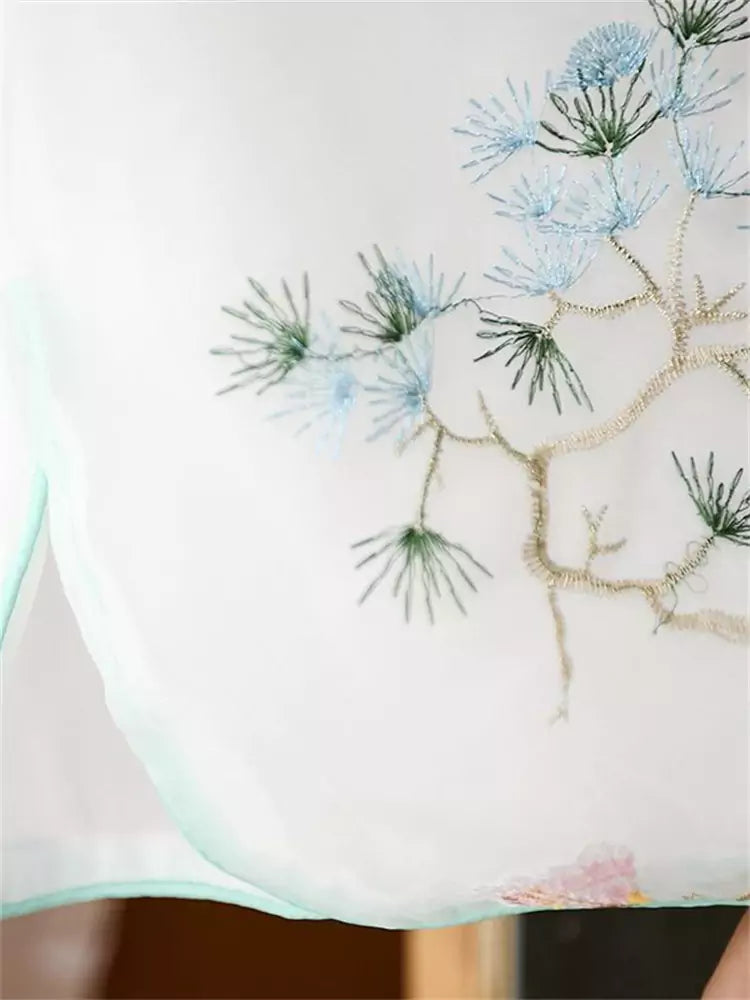 Vintage White Embroidered Sleeveless Vest Top with Side Slits for Women