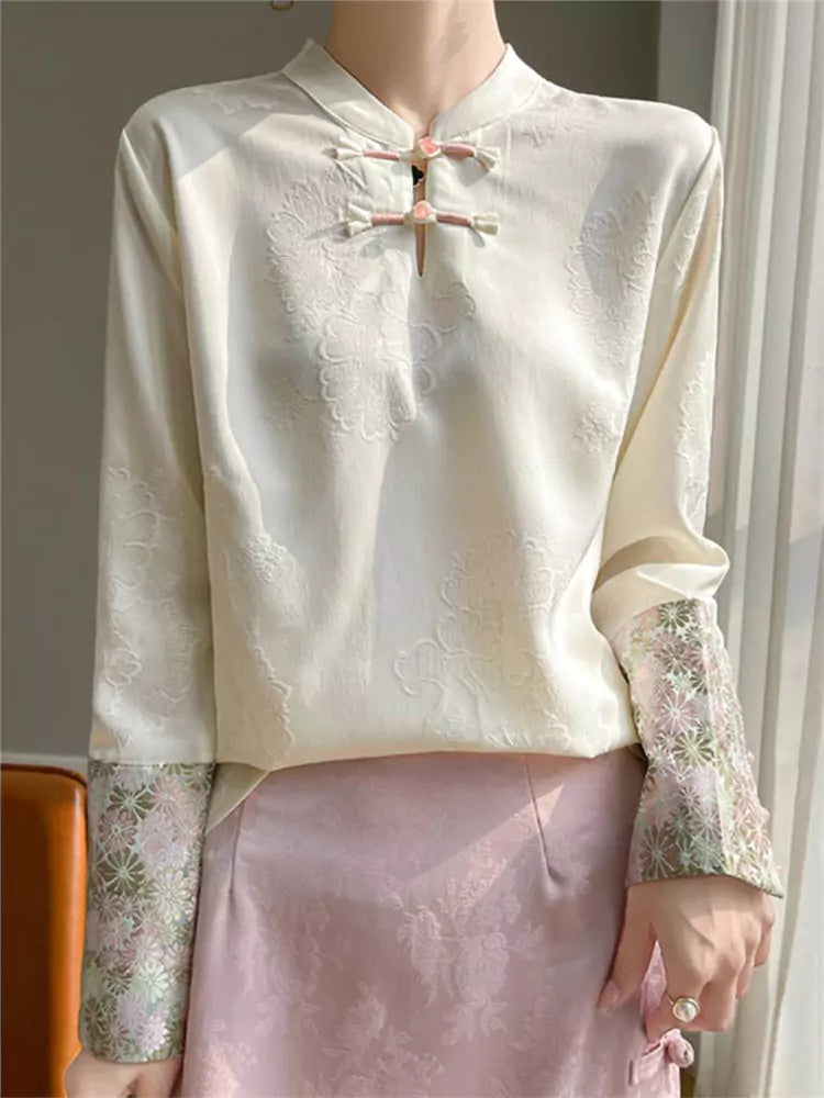 Neue, champagnerfarbene Bluse im chinesischen Stil mit Stehkragen und Stickerei für Damen – Kontrastbesatz und Froschknopf-Design