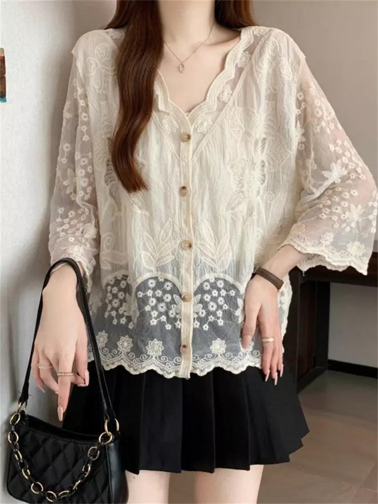 Französische, süße, durchbrochene Plus-Size-Bluse mit V-Ausschnitt und lockerem Schnitt für Damen