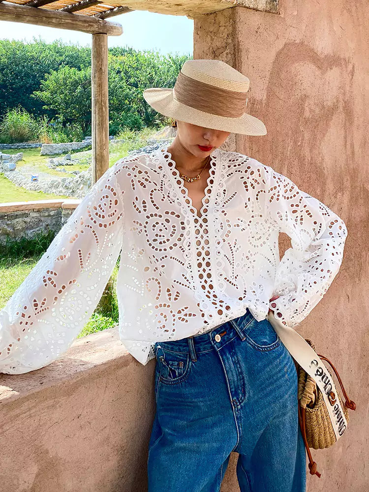 Camisa de manga larga blanca hueca de algodón bordado estilo francés para mujer
