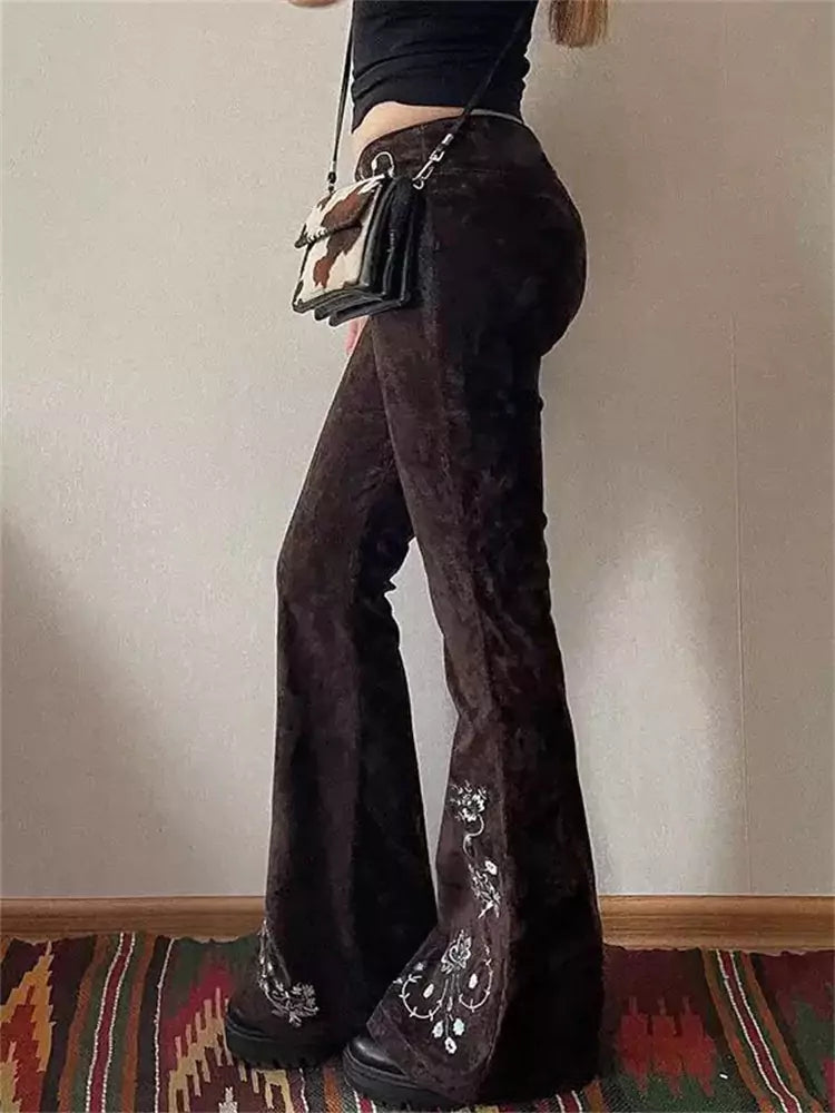 Vaqueros acampanados con bordados vintage para mujer