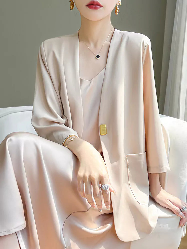 Schwarzer Damen-Satinblazer mit V-Ausschnitt – Figurformende Jacke mit 3/4-Ärmeln