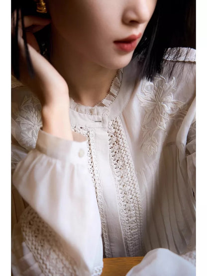 Locker geschnittene, bestickte Bluse im französischen Stil für Damen