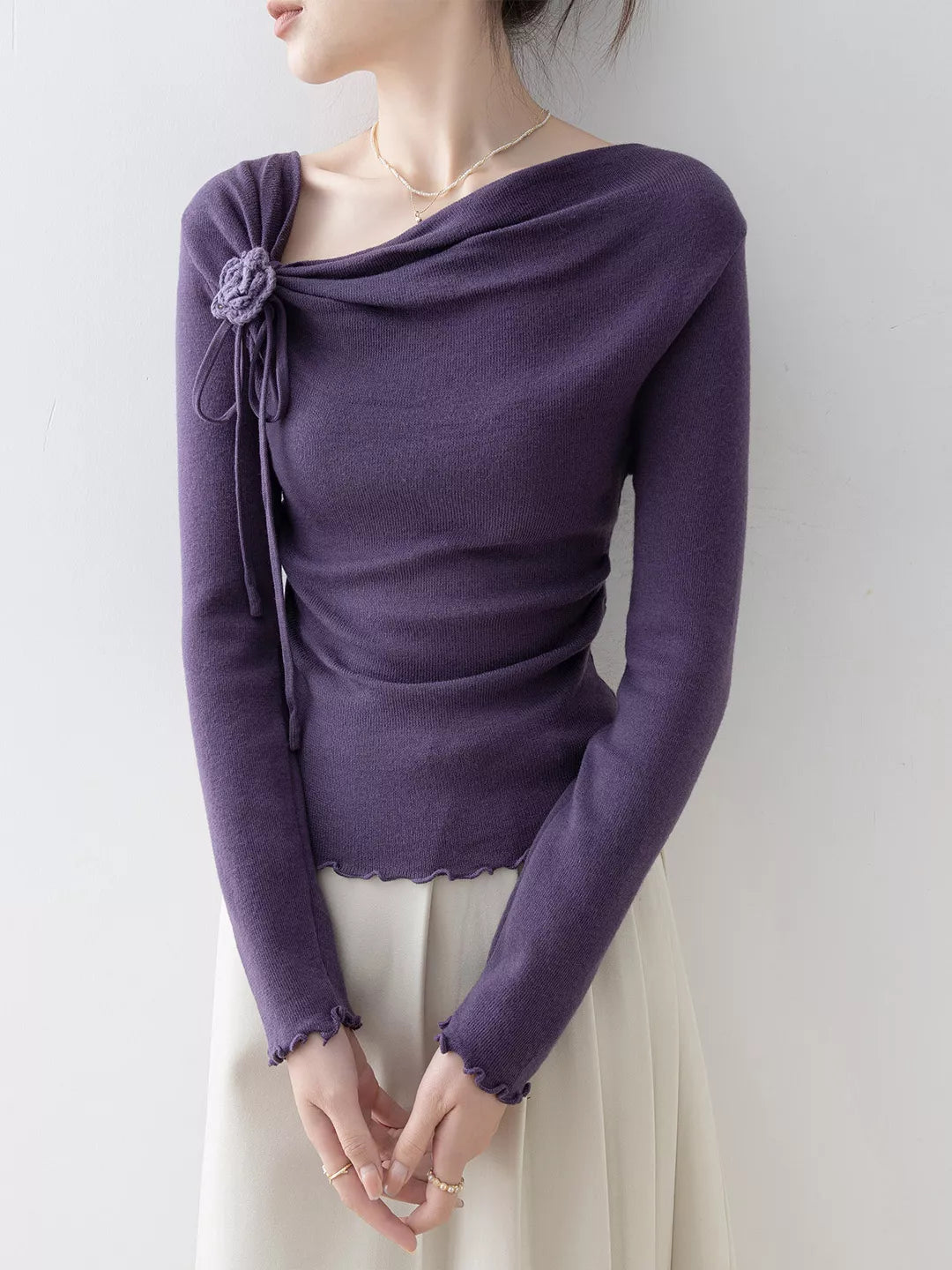 Lila, geblümtes Stricktop mit asymmetrischem Rüschenausschnitt für Damen