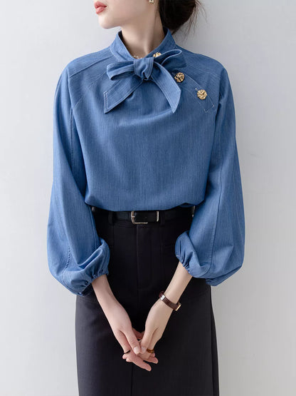 Damenbluse aus blauem Denim mit Schleife und Laternenärmeln