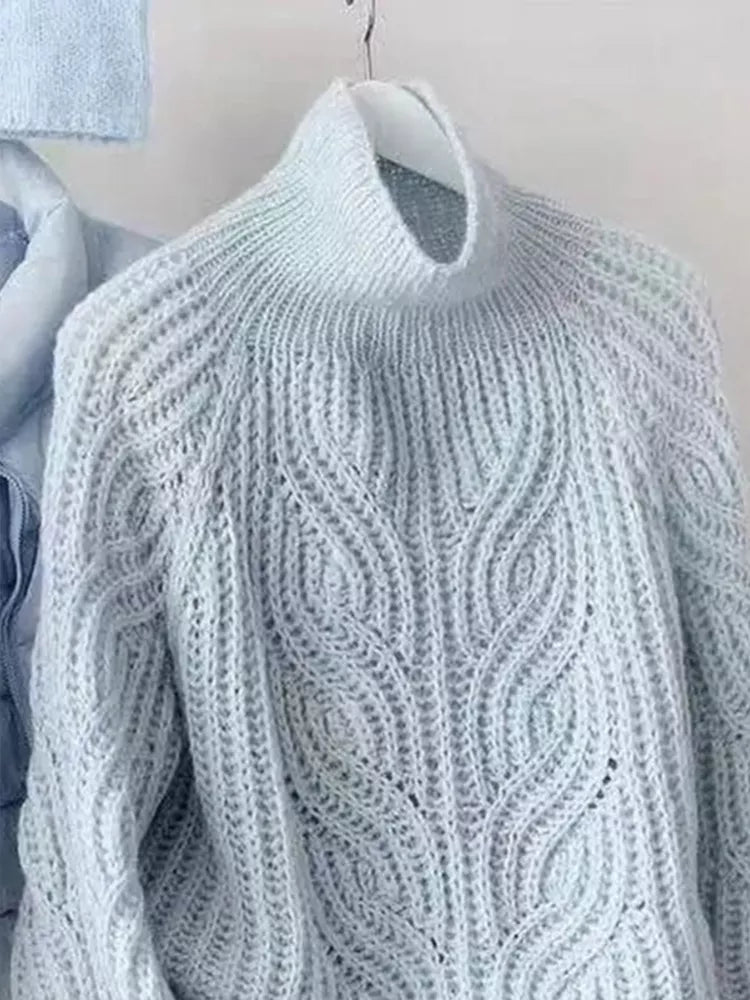 Suéter de punto trenzado con cuello alto azul claro para mujer