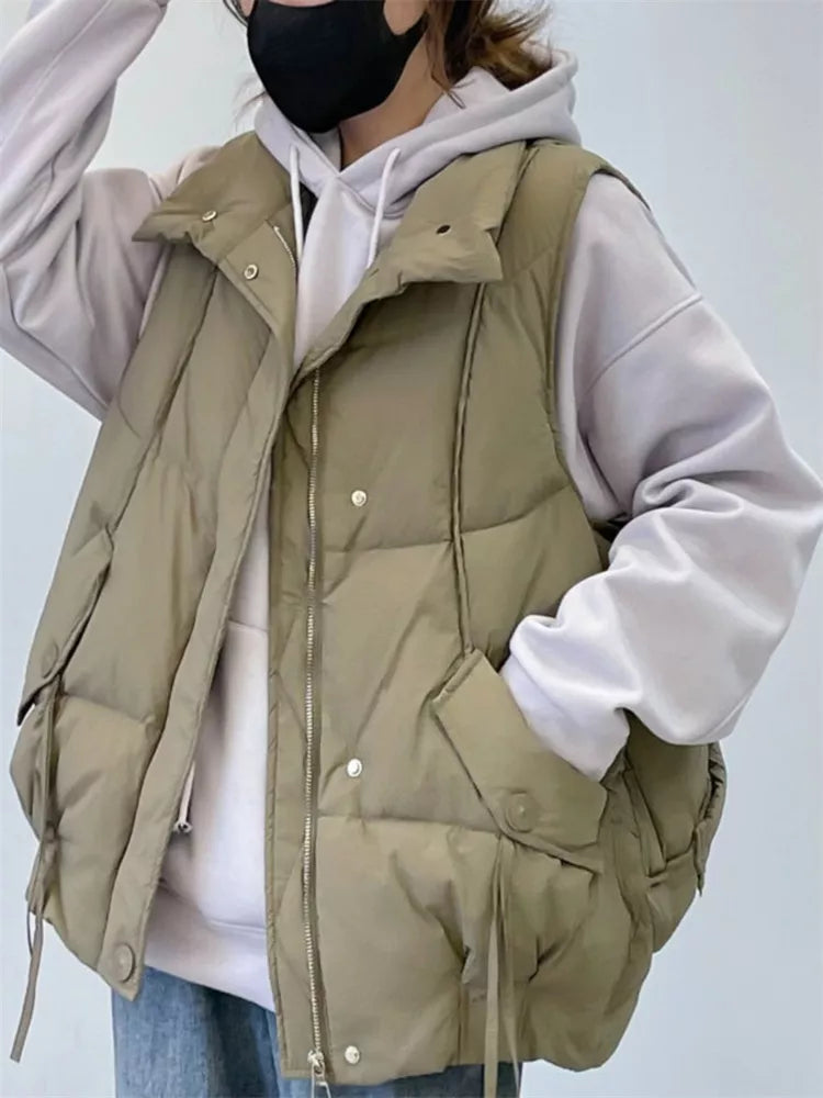 Locker geschnittene, wattierte Weste für Damen in Übergrößen