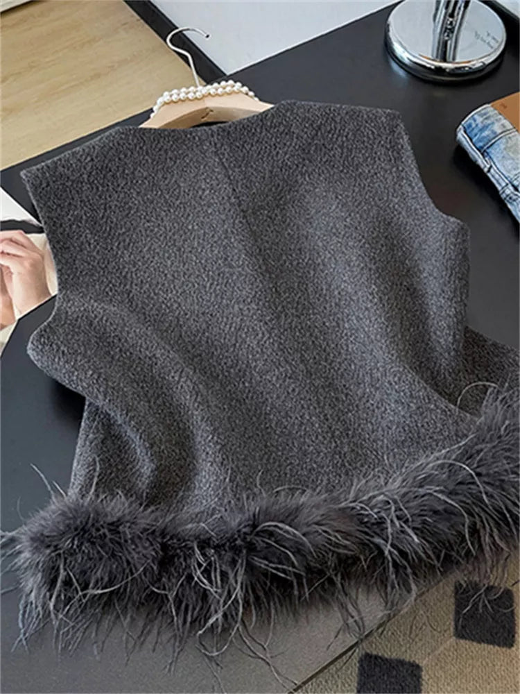 Schwarze Weste mit Stehkragen und Kunststraußenfell für Damen