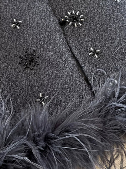 Schwarze Weste mit Stehkragen und Kunststraußenfell für Damen