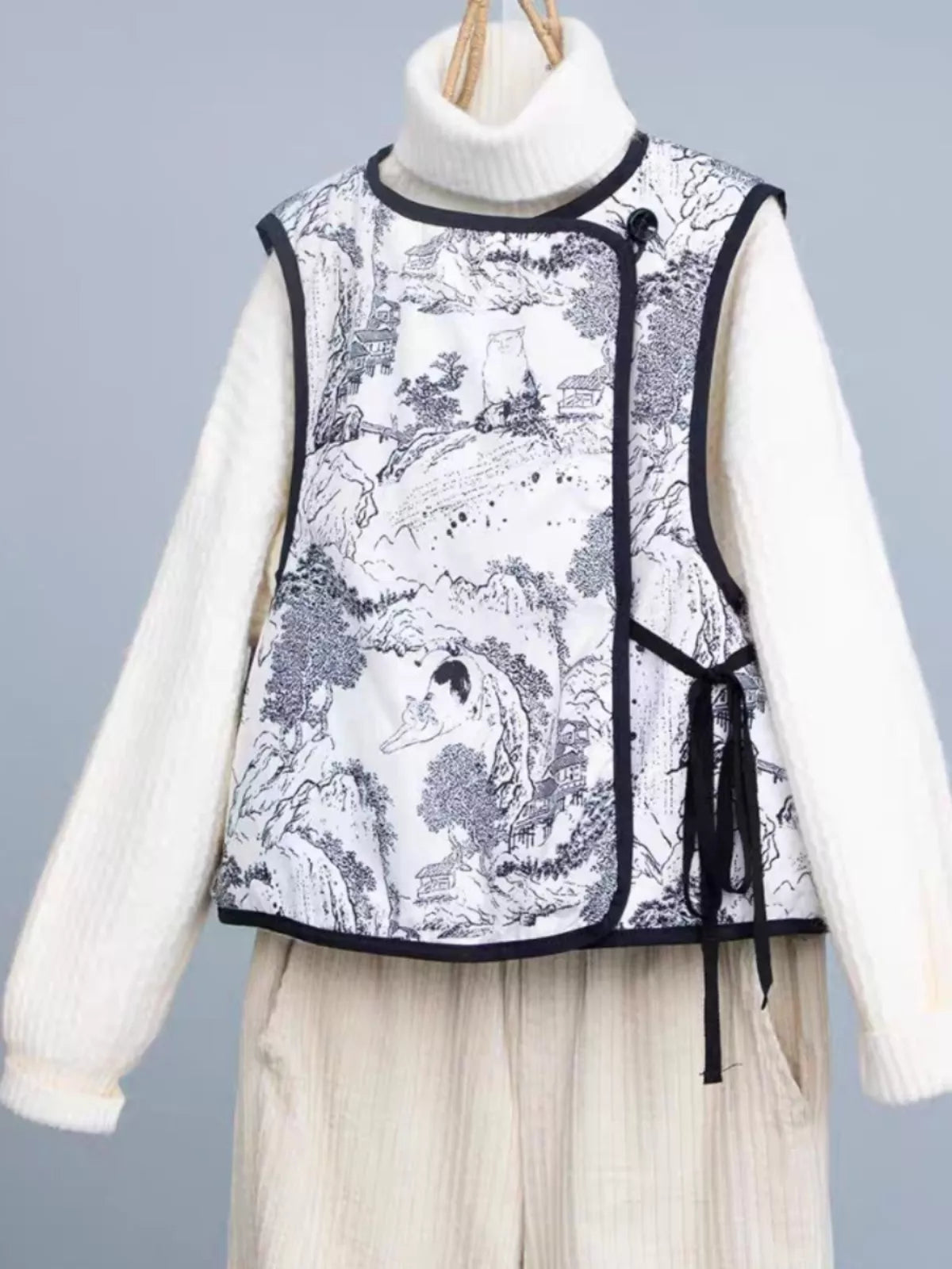 Chaleco acolchado reversible con estampado de tinta estilo chino y frente cruzado para mujer