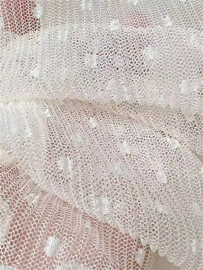 Sexy, transparentes Mesh-Top mit hohem Kragen und Spitzenbesatz