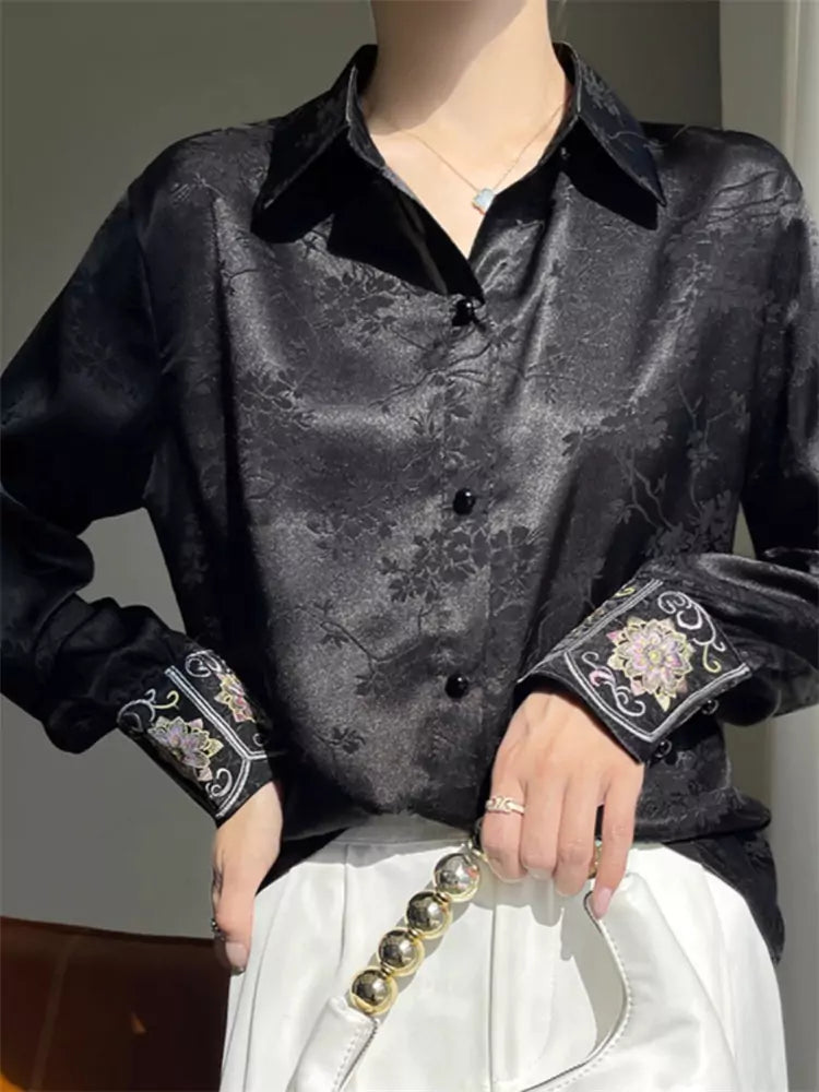 Blusa vintage de jacquard oriental negro con acabado satinado de acetato