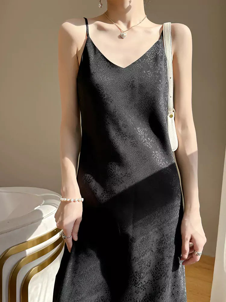 Modisches, weißes Jacquard-Maxikleid mit V-Ausschnitt zum Kombinieren