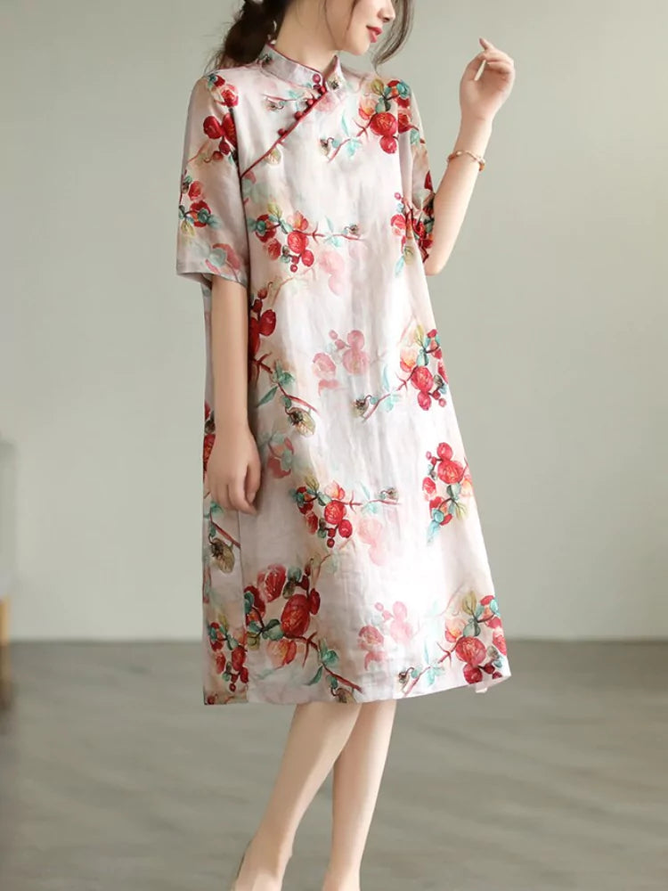 Elegante cheongsam holgado de lino y algodón con estampado floral, cuello alto y botones de rana.