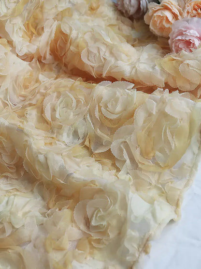 Eleganter, märchenhafter, langer Tüllrock mit dreidimensionalen Blumenapplikationen