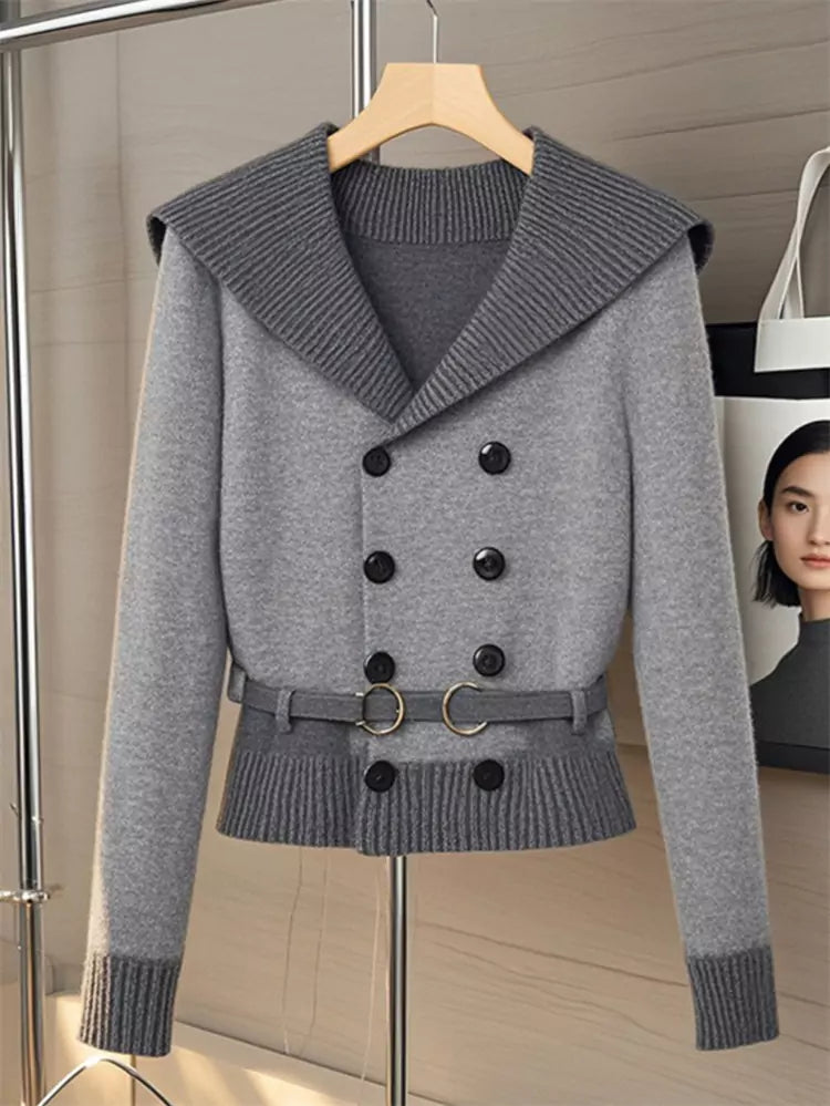 Stilvoller, zweireihiger grauer Strickpullover im Preppy-Stil für Damen
