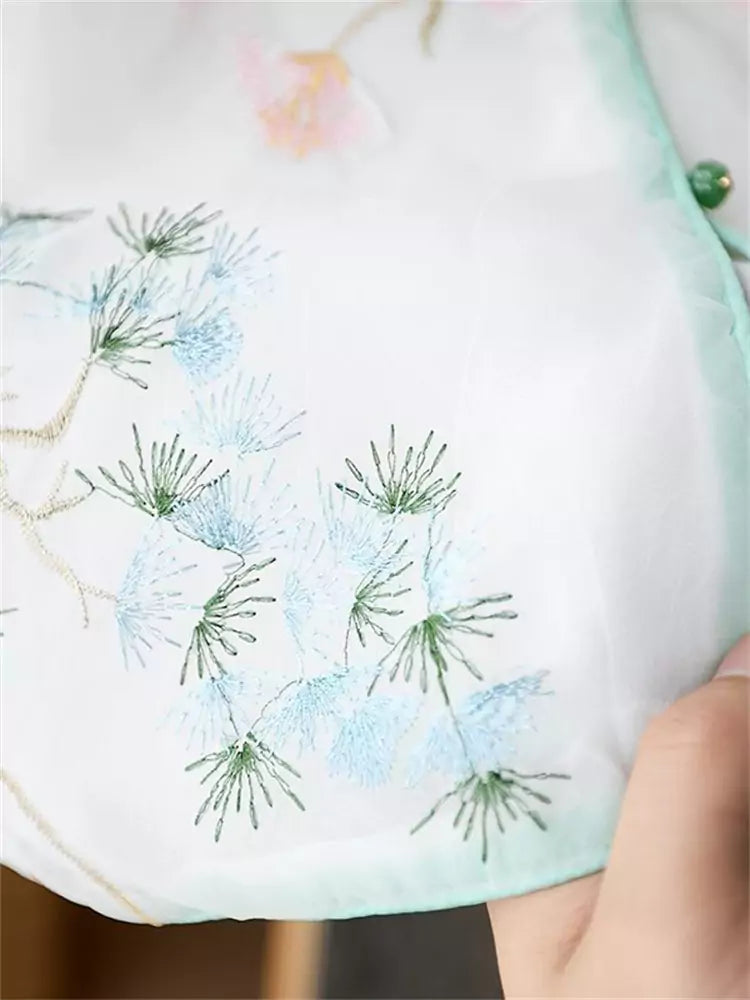 Vintage White Embroidered Sleeveless Vest Top with Side Slits for Women