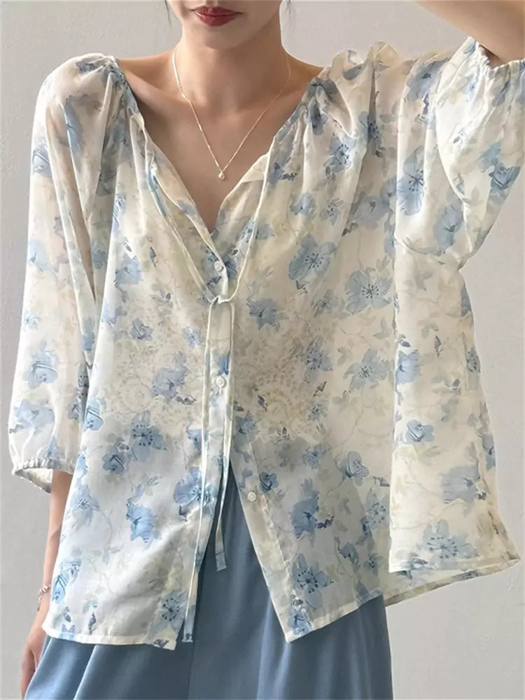 Französische Chiffonbluse mit V-Ausschnitt, Bindeband vorne und Blumenmuster für Damen – lockere Passform mit Dreiviertelärmeln