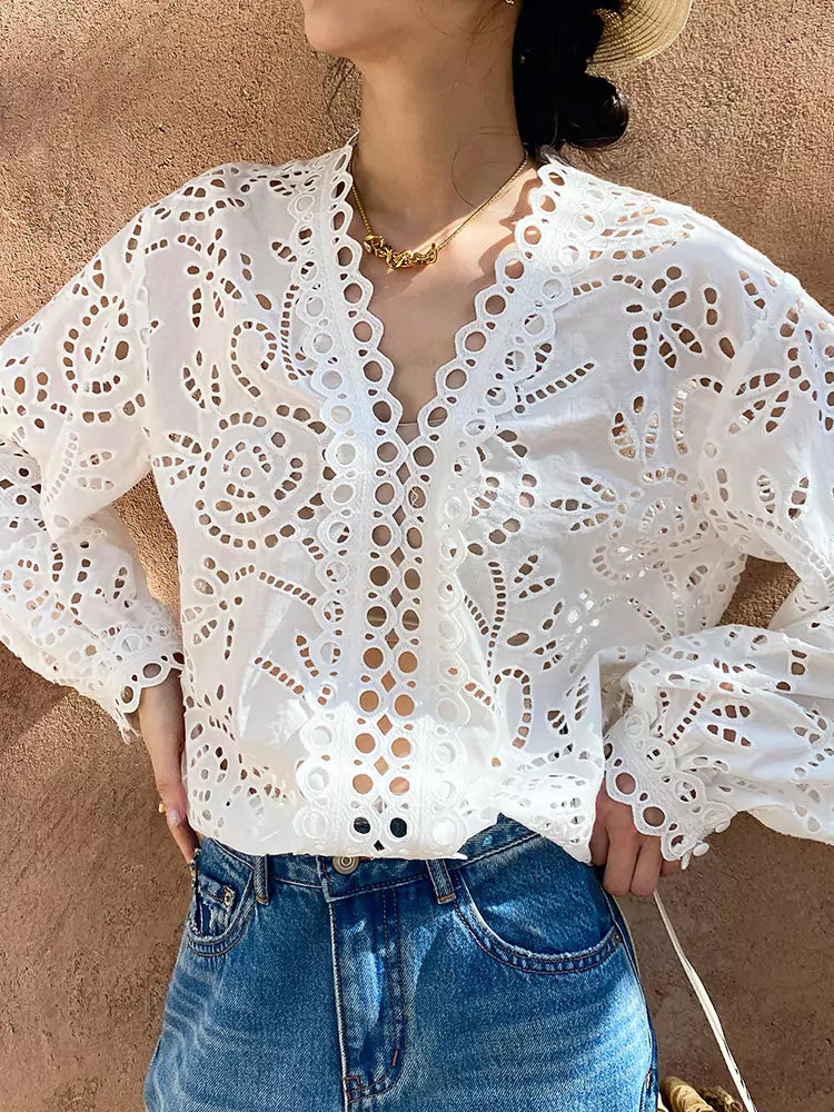Camisa de manga larga blanca hueca de algodón bordado estilo francés para mujer