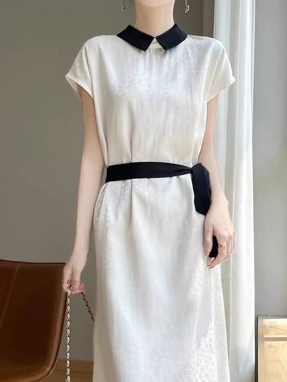 Bedrucktes Midikleid aus Acetat-Satin mit Puppenkragen und Taillengürtel für Damen