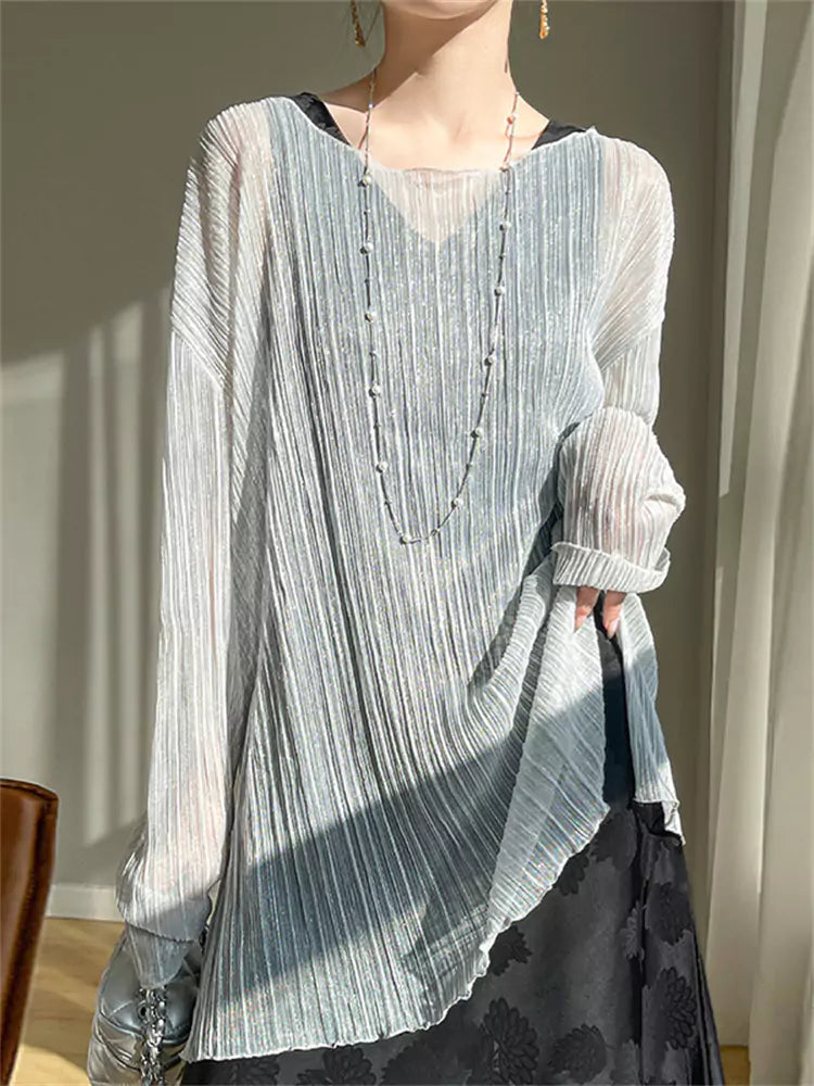 Locker geschnittene, halbtransparente Damenbluse zum Drunterziehen