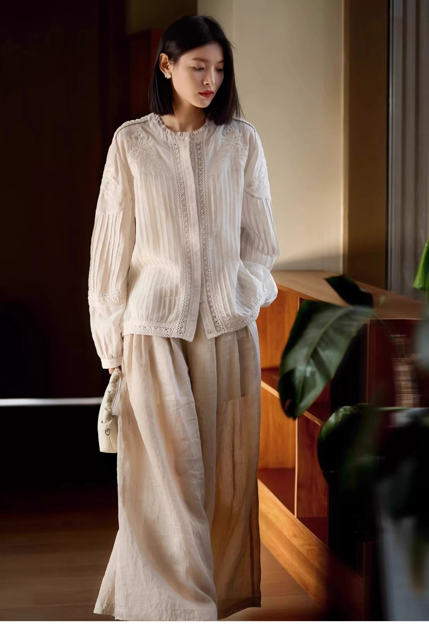 Locker geschnittene, bestickte Bluse im französischen Stil für Damen