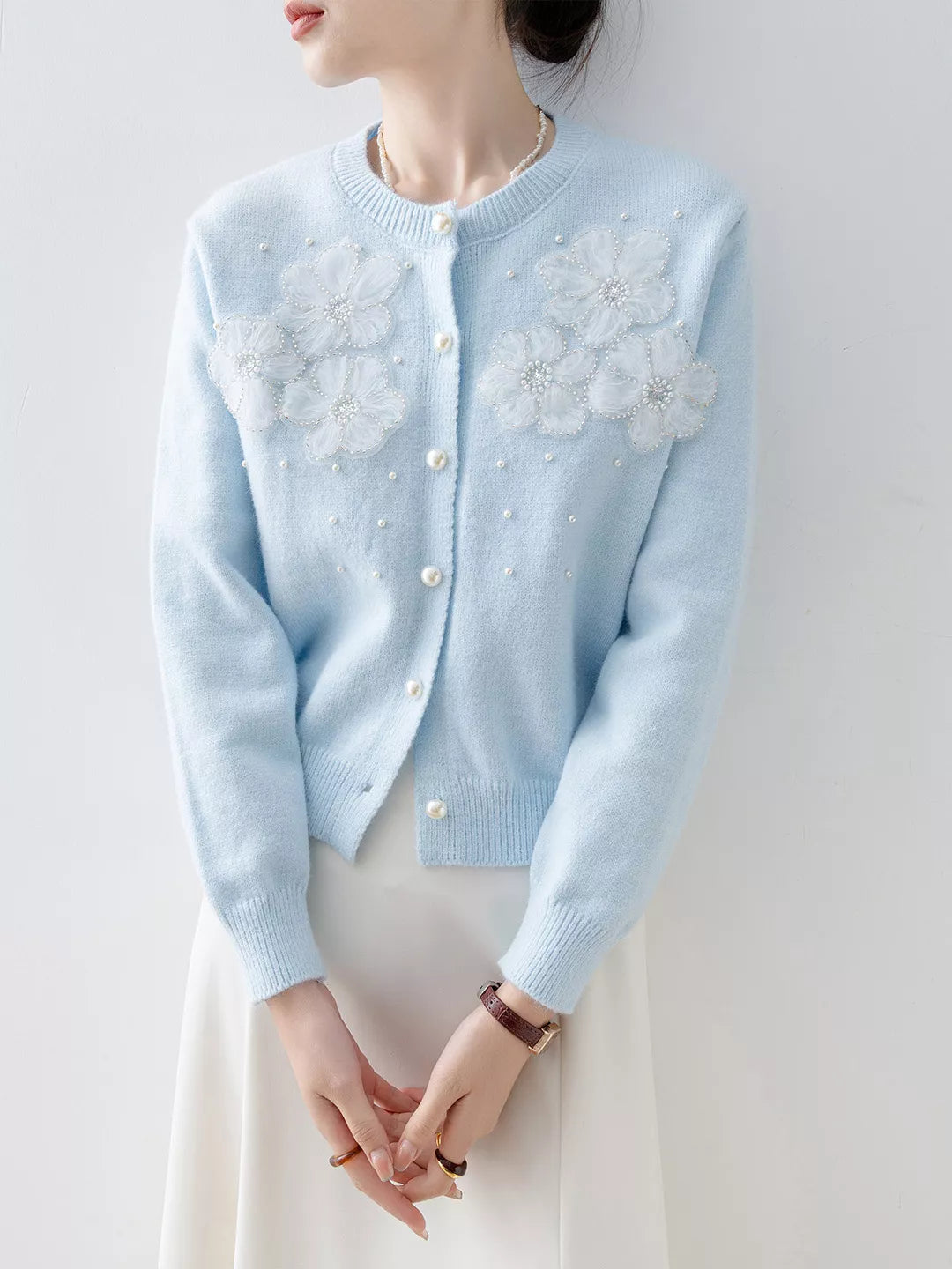 Cárdigan de punto holgado azul cielo para mujer con diseño floral y cuentas