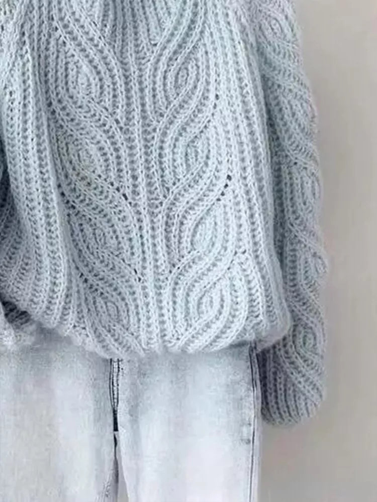 Suéter de punto trenzado con cuello alto azul claro para mujer
