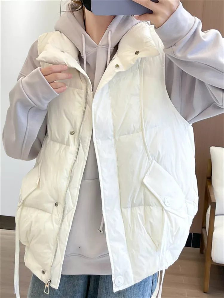 Locker geschnittene, wattierte Weste für Damen in Übergrößen